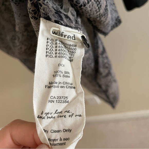 Wilfred Aritzia Snake Skin 100% Silk Blouse size XS - Picture 6 of 8